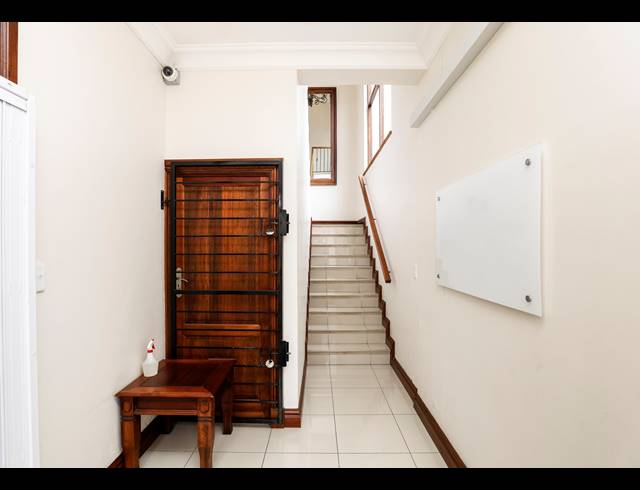 330M² OFFICE FOR SALE IN WINDERMERE